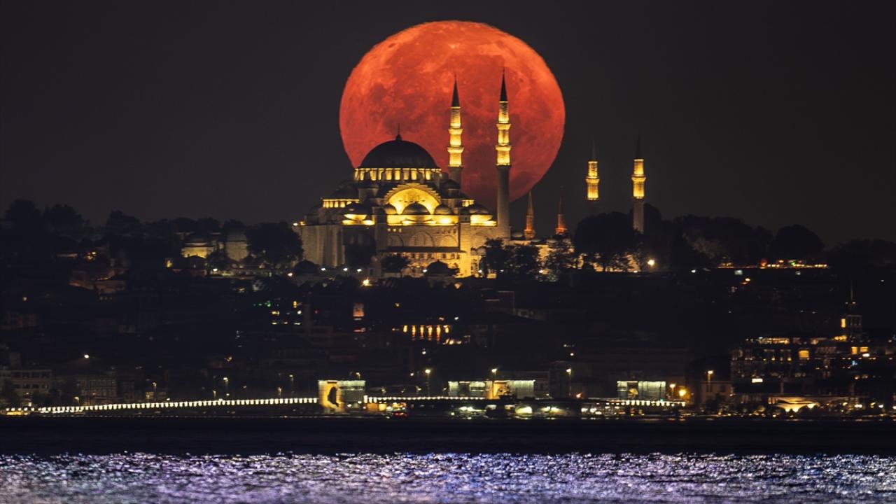 İstanbul’da dolunay