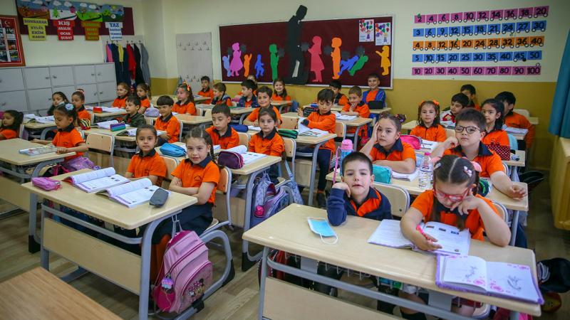 Yaklaşık 20 milyon öğrenci yarın yeniden dersbaşı yapacak